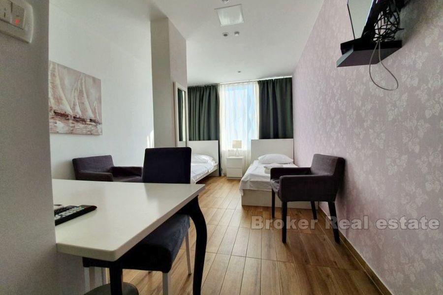 Split, restoran i luksuzne sobe, prvi red do mora