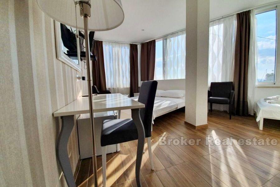 Split, restoran i luksuzne sobe, prvi red do mora