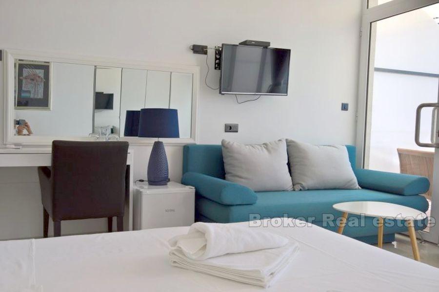 Split, restoran i luksuzne sobe, prvi red do mora