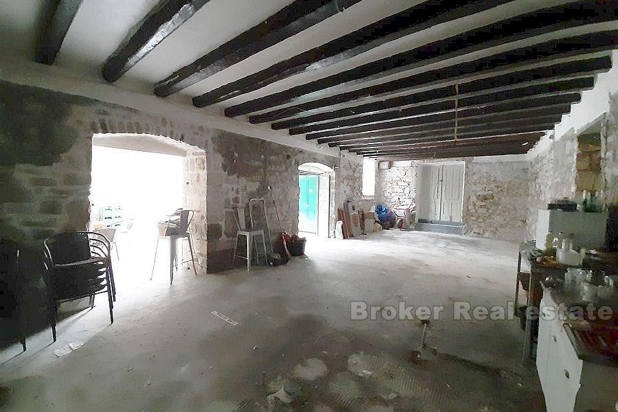 Split, rodzinny dom z zamkniętym podwórkiem