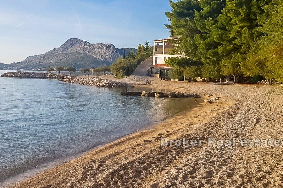 Omiš, građevinsko zemljište uz more