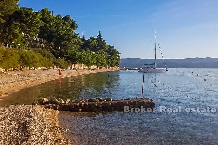 Omiš, građevinsko zemljište uz more