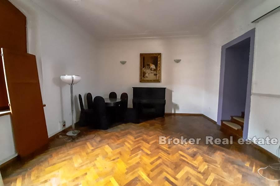 Trogir, obchodní prostory