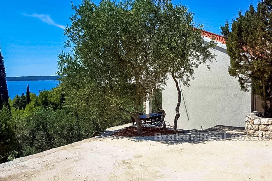 Otok Hvar, samostojeća kuća s pogledom na more
