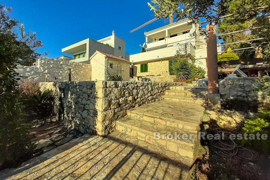 Trogir, charming house with pool, seafront