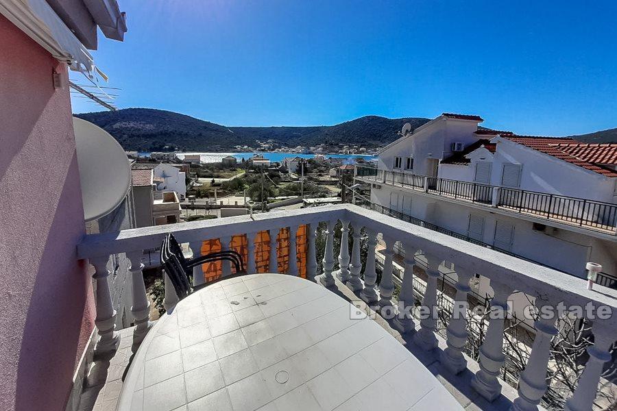 Trogir, rodinný dom s výhľadom na more