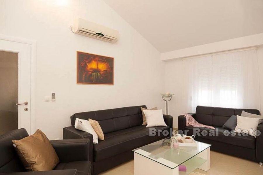 Wyspa Ciovo, nowoczesny apartament z trzema sypialniami