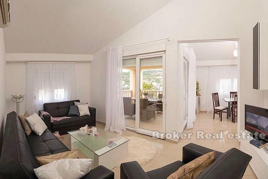 Wyspa Ciovo, nowoczesny apartament z trzema sypialniami