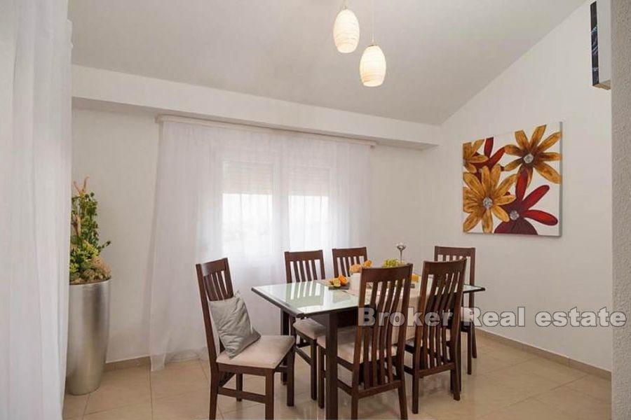 Wyspa Ciovo, nowoczesny apartament z trzema sypialniami