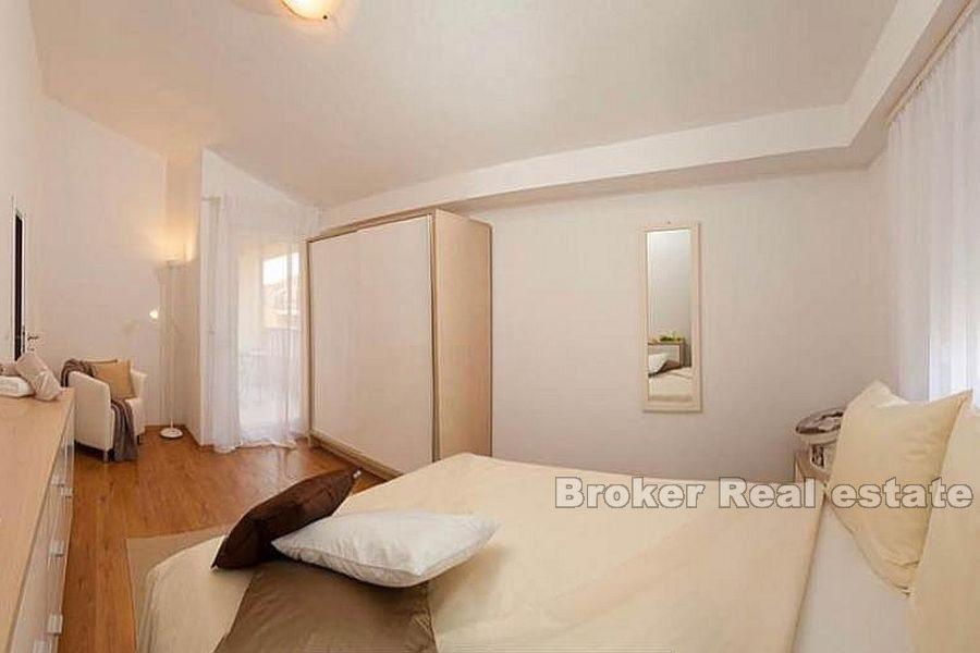 Wyspa Ciovo, nowoczesny apartament z trzema sypialniami