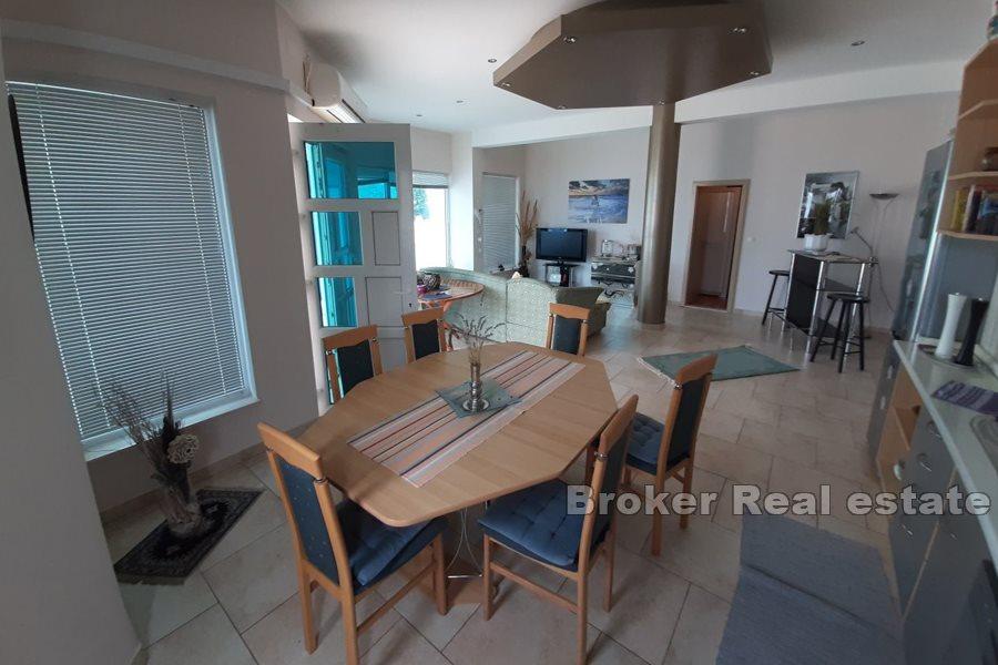 Trogir, dvosoban stan s pogledom na more