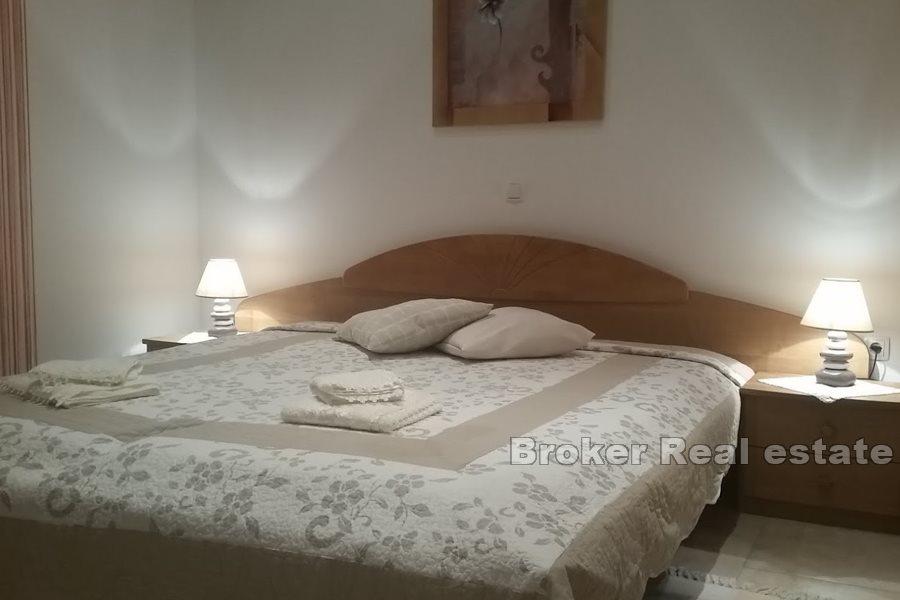 Trogir, dwupokojowy apartament z widokiem na morze