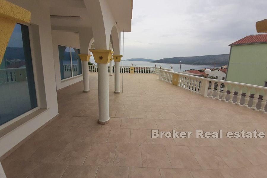 Trogir, appartement avec terrasse et vue mer