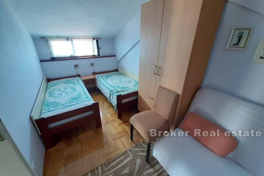 Nära Makarska, parhus i första raden till havet