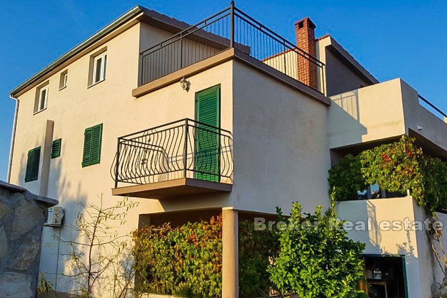 Île de Solta, immeuble d'habitation sur trois étages