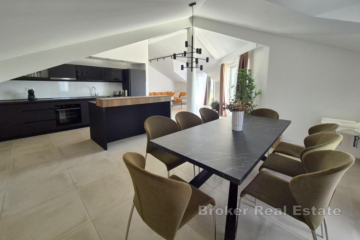 Kastela, penthouse leilighet, med havutsikt