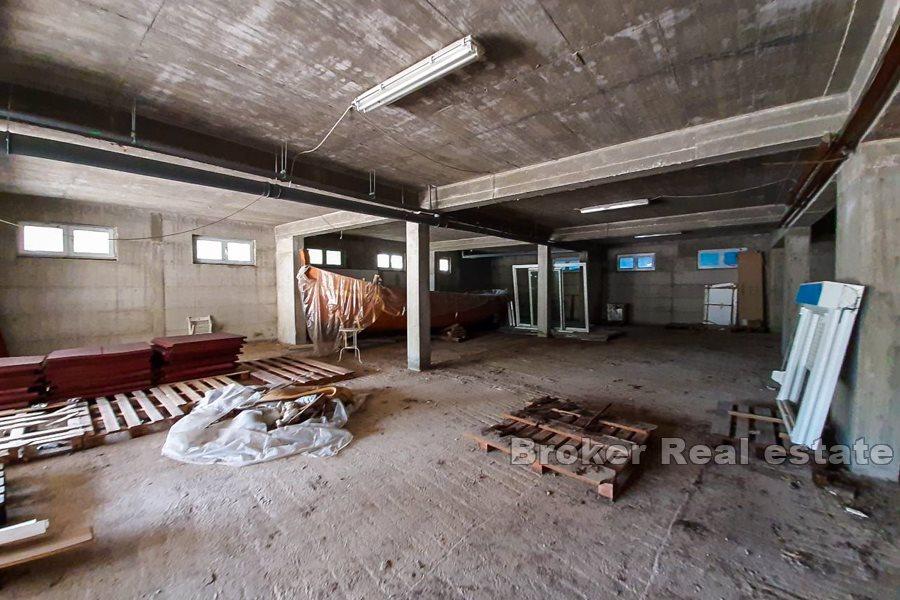 Kastela, espace commercial, 334 m2