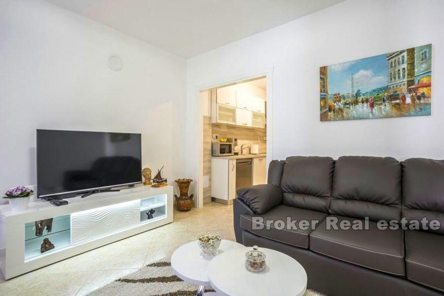 Wyspa Vis, dom z rzędu, na 4 piętrach