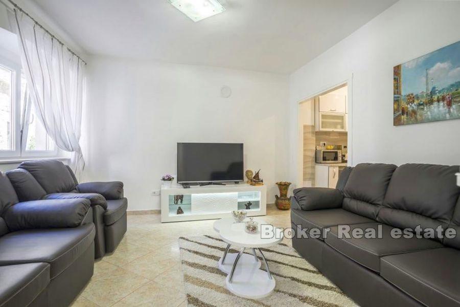 Wyspa Vis, dom z rzędu, na 4 piętrach