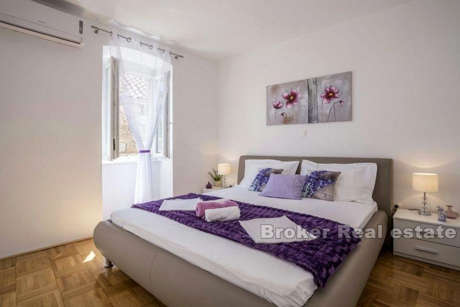 Wyspa Vis, dom z rzędu, na 4 piętrach