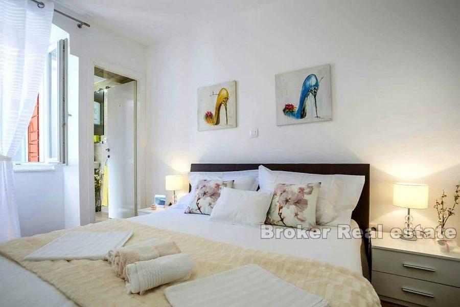 Wyspa Vis, dom z rzędu, na 4 piętrach