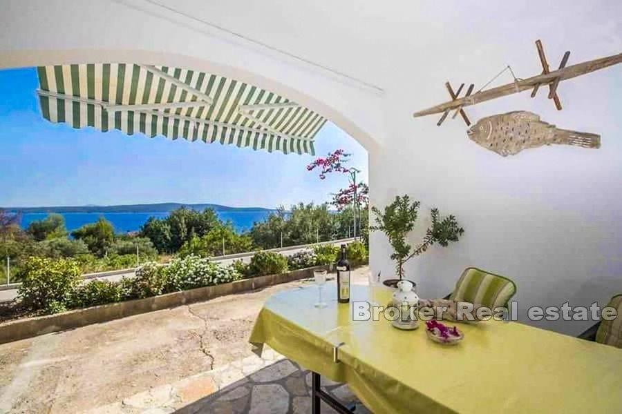 Ostrov Hvar, prostorný bytový dům s výhledem na moře