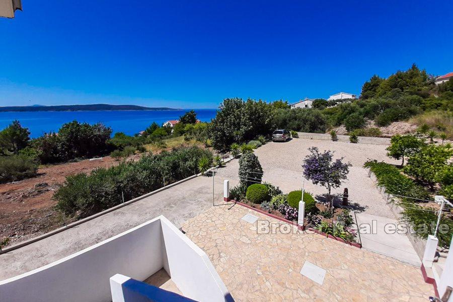 Ostrov Hvar, prostorný bytový dům s výhledem na moře