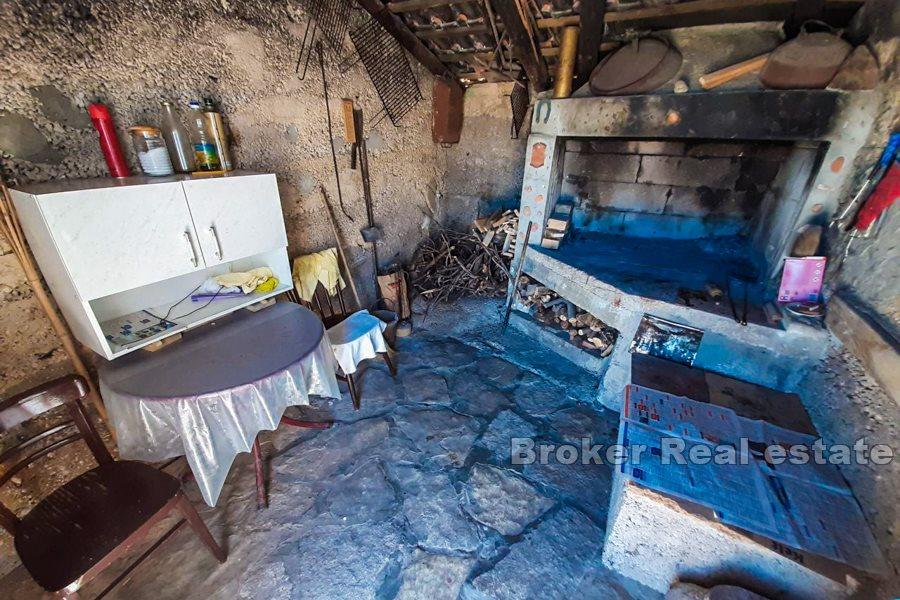 Ostrov Hvar, prostorný bytový dům s výhledem na moře