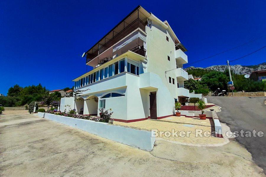 Ostrov Hvar, prostorný bytový dům s výhledem na moře