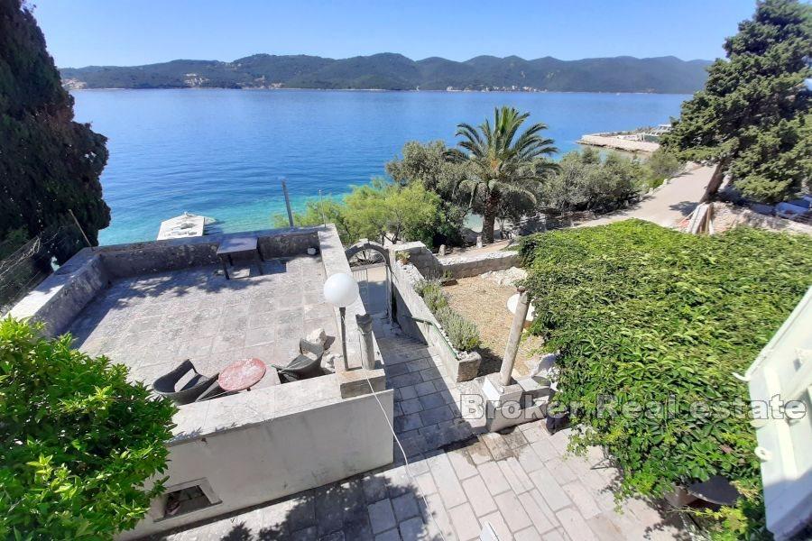 Peljesac, kamienny dom kapitana nad morzem