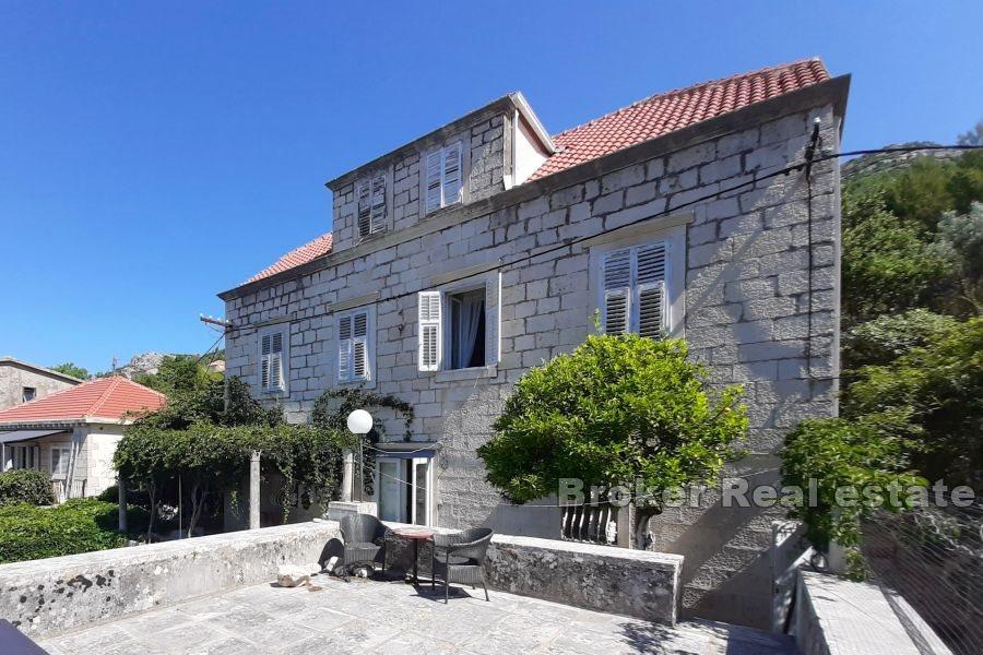 Peljesac, kamienny dom kapitana nad morzem