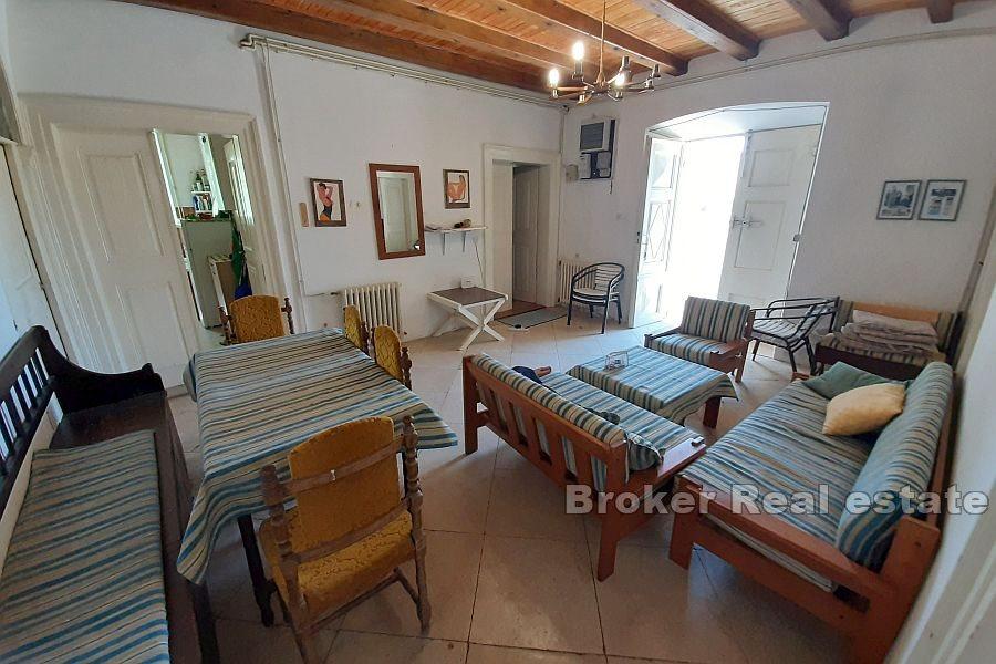 Peljesac, kamienny dom kapitana nad morzem