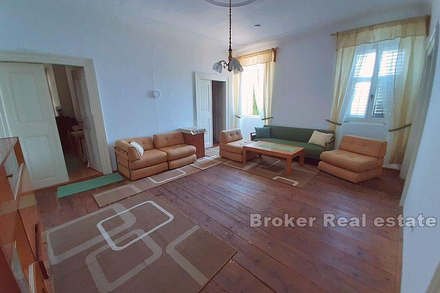 Peljesac, kamienny dom kapitana nad morzem