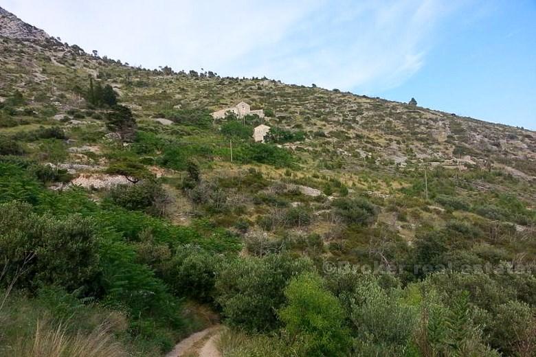 wyspa Hvar, zburzony dom z kamienia