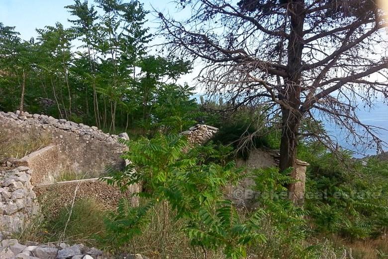 wyspa Hvar, zburzony dom z kamienia