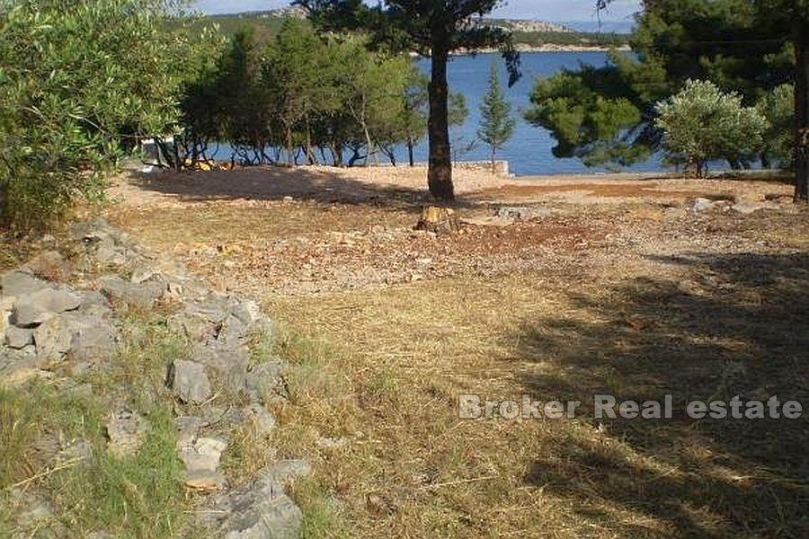 Остров Хвар, отличный участок под застройку