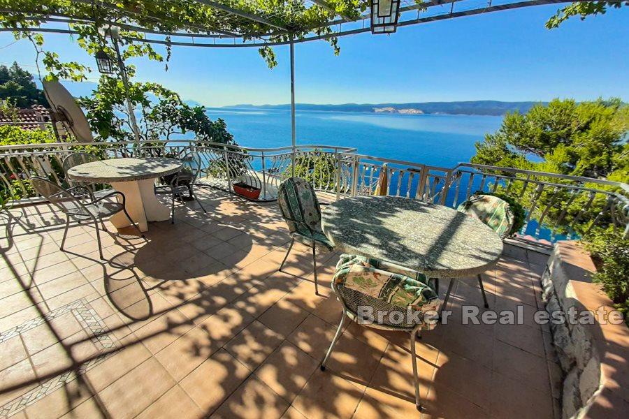 Omiš, bytový dům na pláži