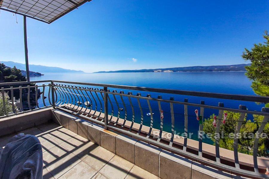 Omis, leilighetshus ved stranden