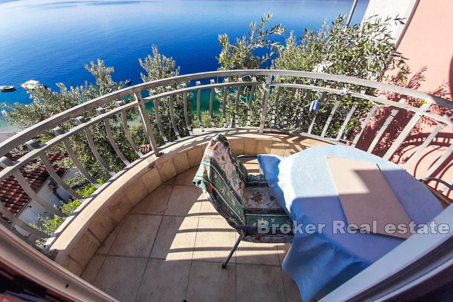 Omis, leilighetshus ved stranden