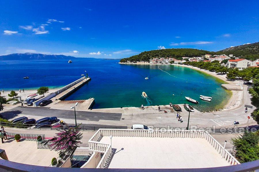 Makarska, hotel sa nachádza v prvom rade k moru