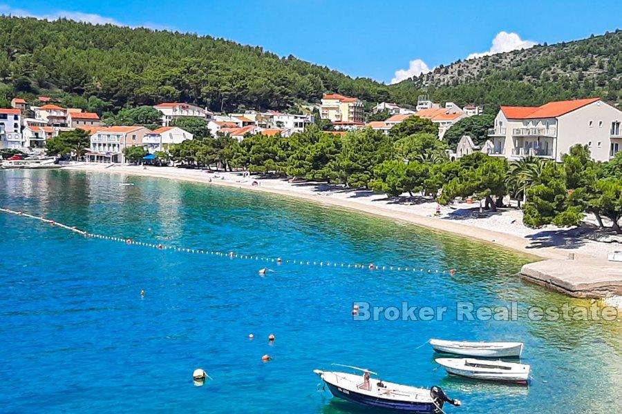Makarska, hotel smješten u prvom redu do mora