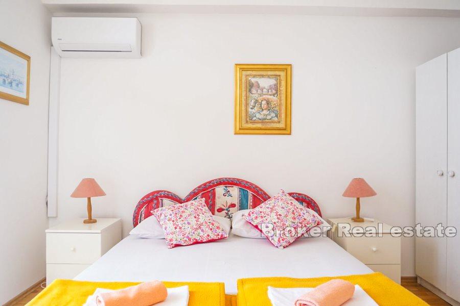 Makarska, hotel smješten u prvom redu do mora