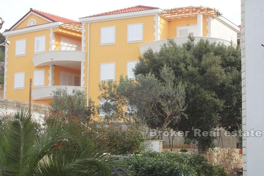 Wyspa Solta, budynek mieszkalny z 5 mieszkaniami