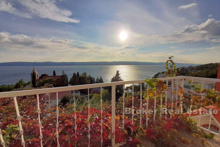 In der Nähe von Omis, Haus mit offenem Meerblick