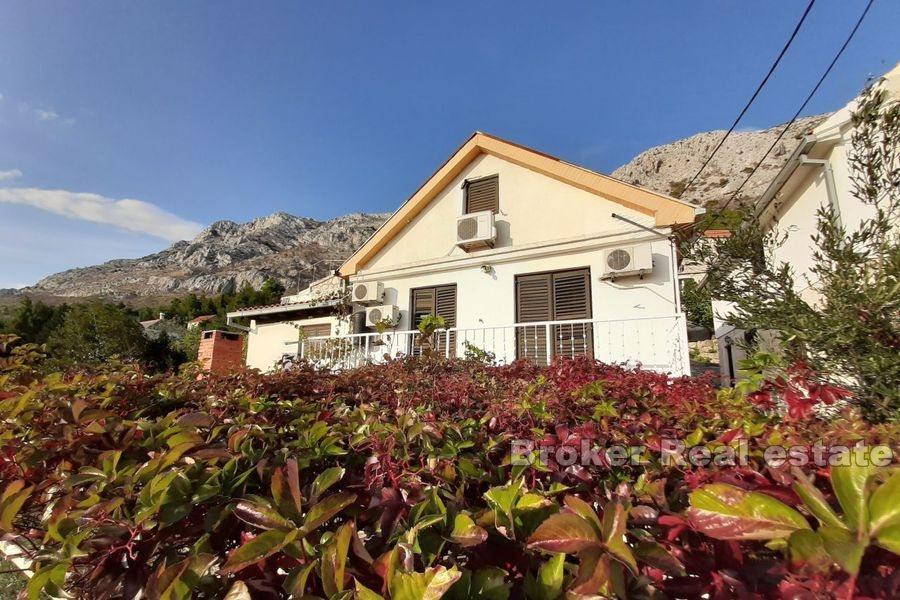 In der Nähe von Omis, Haus mit offenem Meerblick