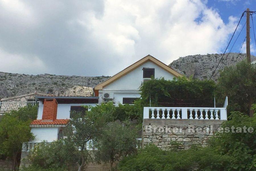 In der Nähe von Omis, Haus mit offenem Meerblick