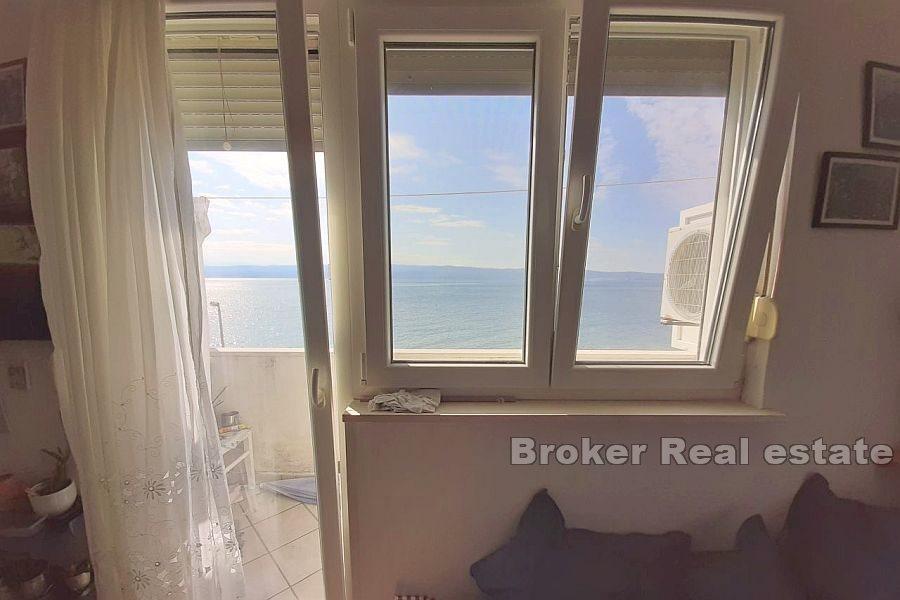 Omis - One bedroom apartment, first row to the sea