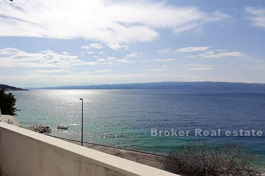 Omis - One bedroom apartment, first row to the sea