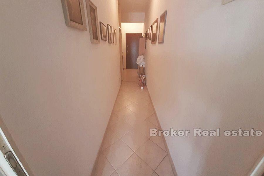 Omis - One bedroom apartment, first row to the sea