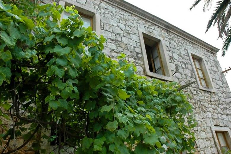 øya Lastovo. Det gamle steinhuset